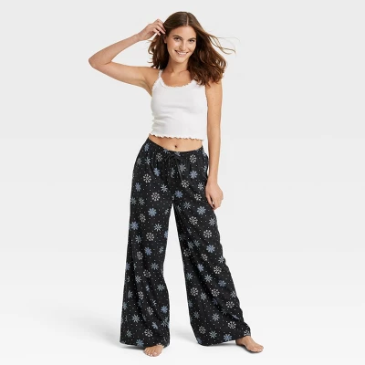 Women's Woven Wide Leg Pajama Pants - Colsie™ 3 Women's Woven Wide Leg Pajama Pants - Colsie™ - Image 3