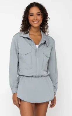 Yogalicious Radiant Commuter Woven Cropped Windbreaker With Front Patch Pockets -Women Clothing Shop GUEST 2a93239b 7a47 4604 91c4 68f34819b487